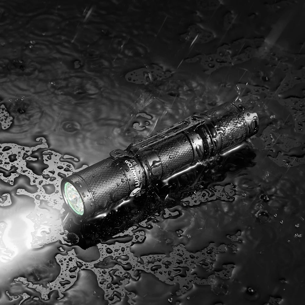 Lumintop AA flashlight 900 lumens